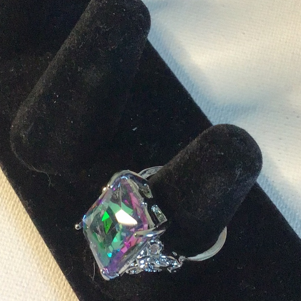 Beautiful Topaz Ring - Picture 9 of 10